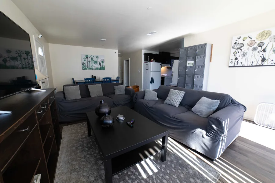 Common room with sofas and mail lockers