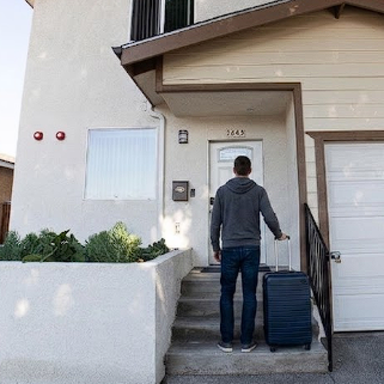 New resident moving into a no security deposit shared housing room in Los Angeles.